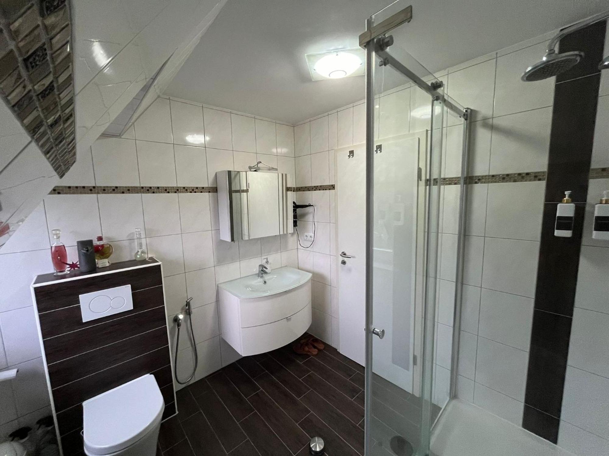 Schickes 110Qm Ferienhaus In Naehe Vw, Messe,Dez Und Orangerie 카셀 외부 사진
