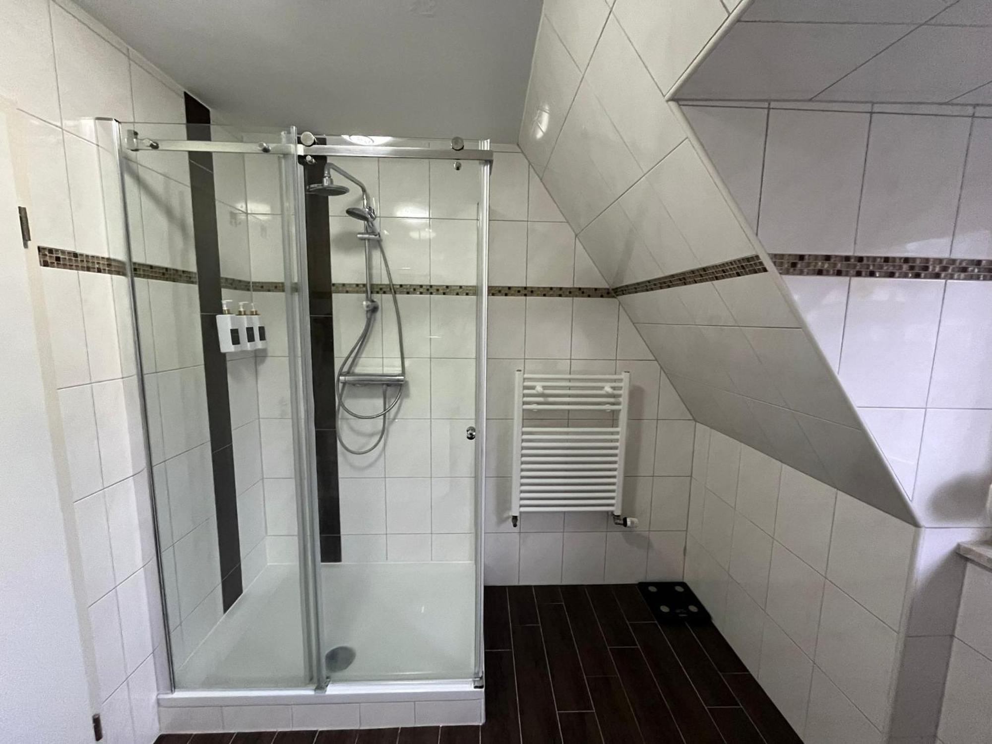 Schickes 110Qm Ferienhaus In Naehe Vw, Messe,Dez Und Orangerie 카셀 외부 사진